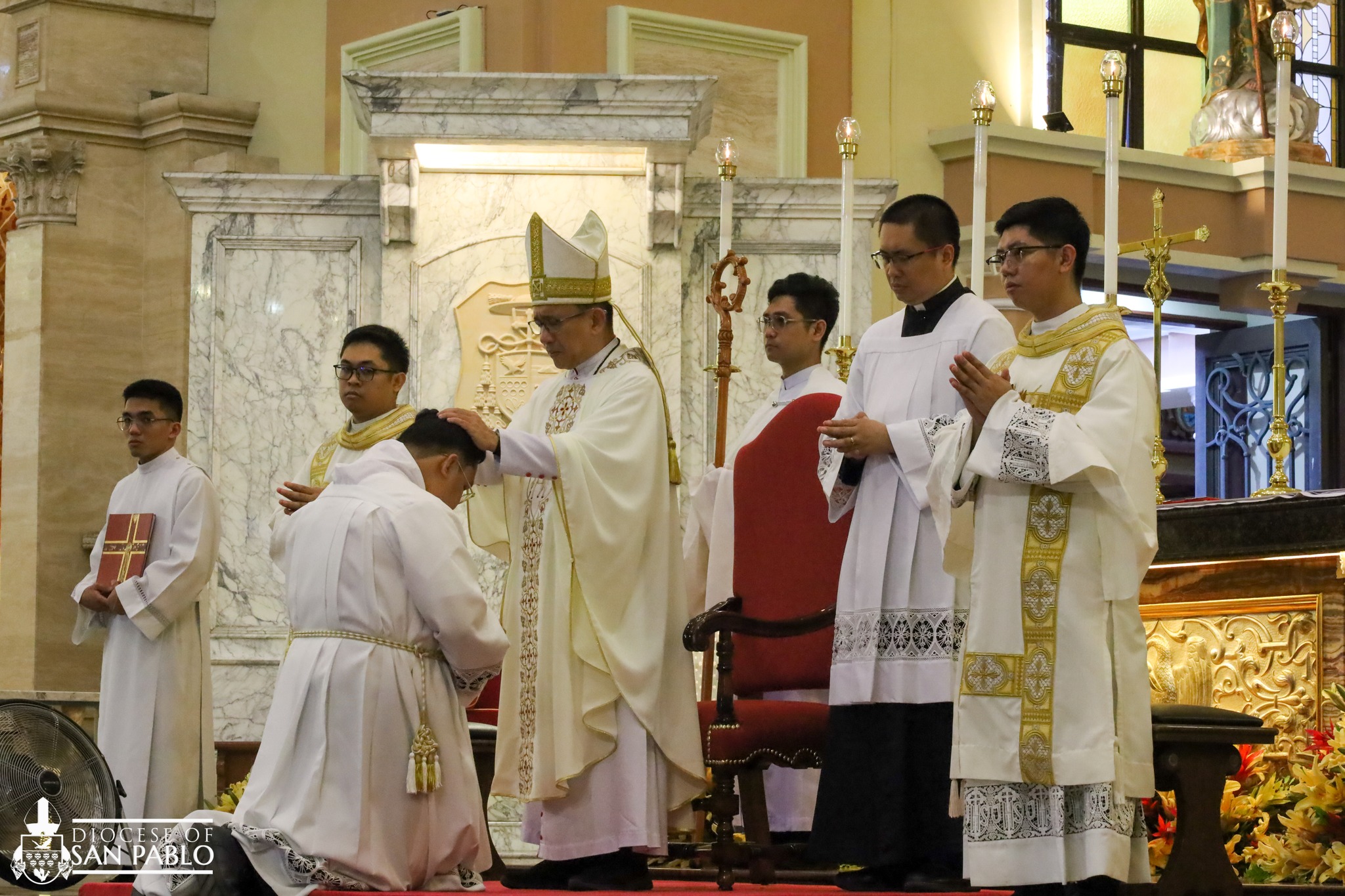 APAT NA BAGONG DIYAKONO, INORDENAHAN